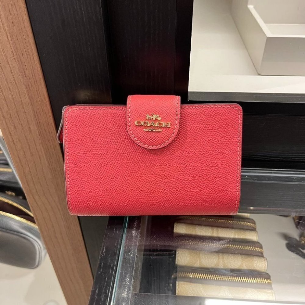 Coach Medium Corner Zip Wallet